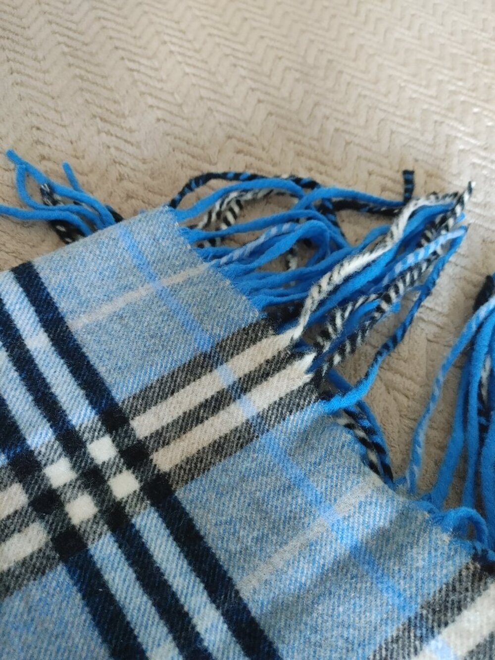 ✨💙Burberry Cashmere Scarf with Double Fringe💙✨ - Picture 6 of 16